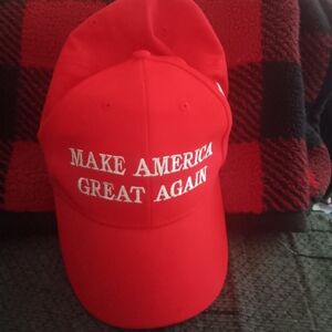 Red Baseball Hat "MAKE AMERICA HREAT AGAIN" DONALD TRUMP SLOGAN
